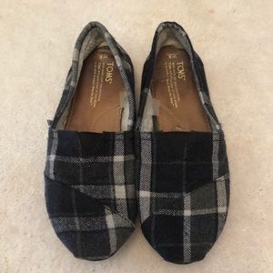 TOMS plaid slip ons in navy and gray